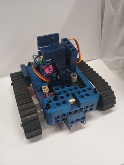 Tracked tank